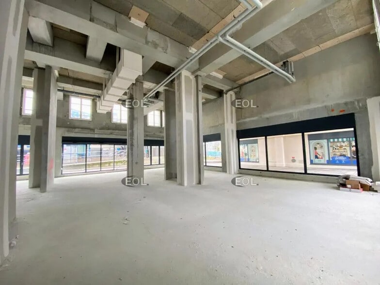 Retail in Clamart for lease - Interior Photo - Image 3 of 5