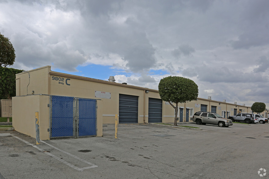 9802 NW 80th Ave, Hialeah, FL for lease - Primary Photo - Image 1 of 14