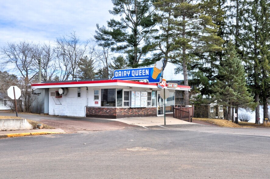 6896 S Lake Ave, Lake Nebagamon, WI 54849 Dairy Queen