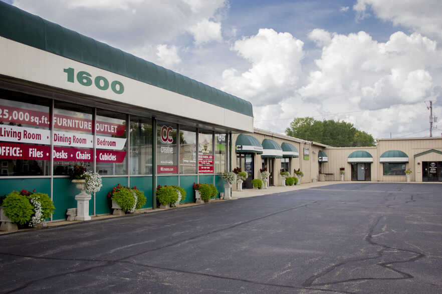 1600 E Lincoln Hwy, Dekalb, IL for sale - Building Photo - Image 1 of 1