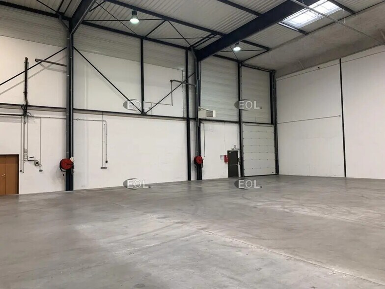 Flex in Villeneuve-la-Garenne for lease - Interior Photo - Image 2 of 7