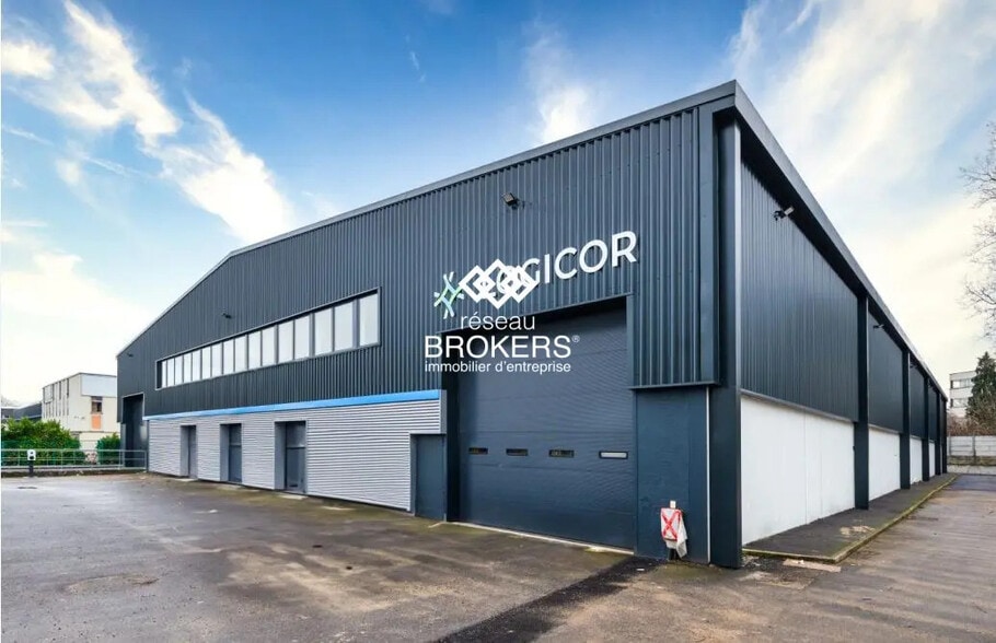 Industrial in Le Blanc-Mesnil for lease - Building Photo - Image 1 of 3