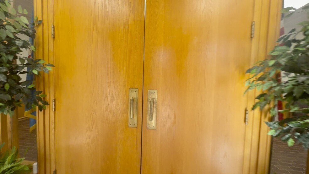 4848 N Lincoln Blvd, Oklahoma City, OK for lease - Commercial Listing Video - Image 2 of 4