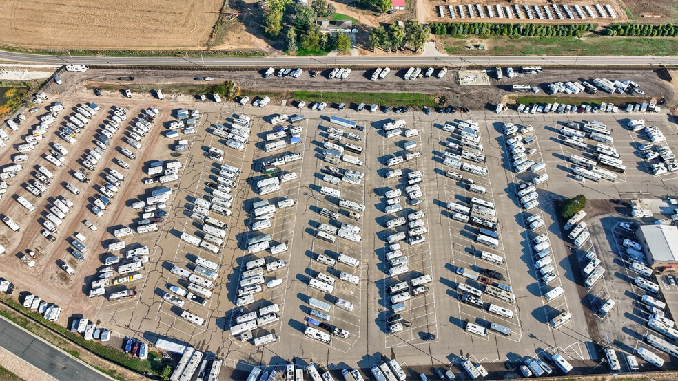 4070-4075 Camelot Cir, Longmont, CO for lease - Building Photo - Image 2 of 6