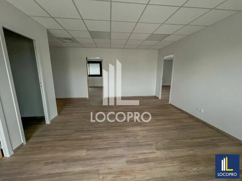 Office in Avignon for lease - Building Photo - Image 2 of 12