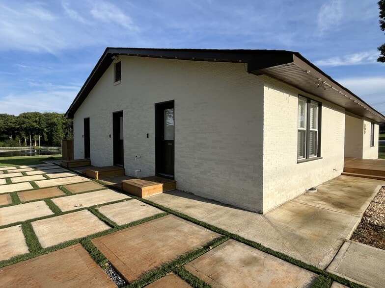 Vista Lakes portfolio of 2 properties for sale on LoopNet.com - Building Photo - Image 2 of 12