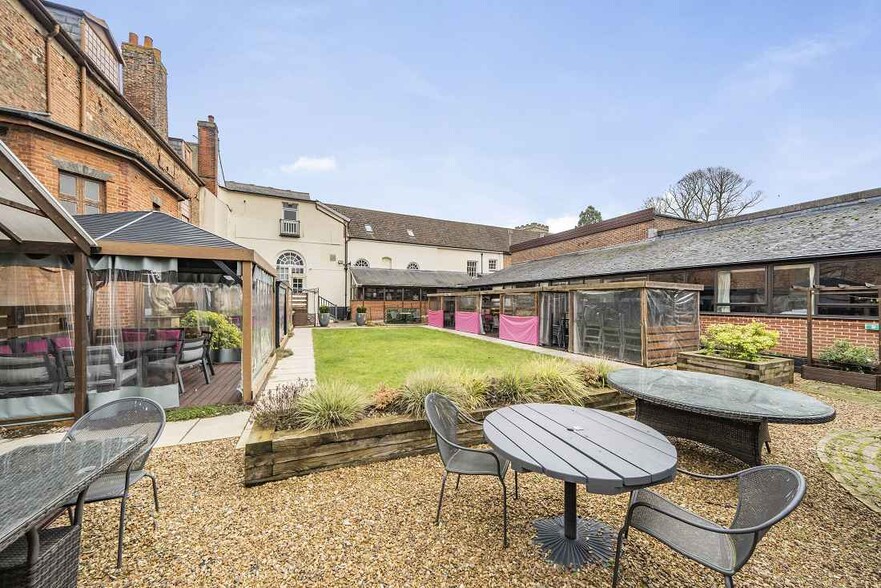 Kingston Pass, Newmarket for sale - Building Photo - Image 3 of 14