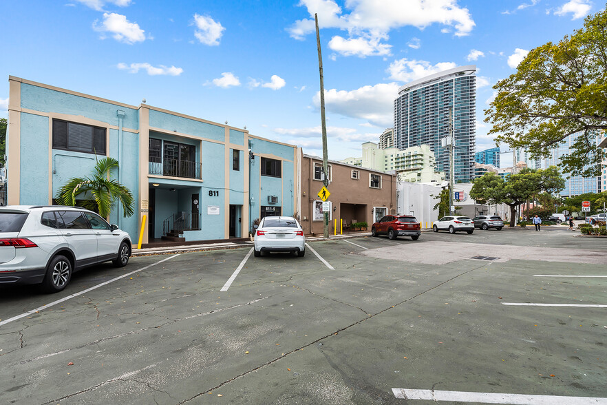 811 E Las Olas Blvd, Fort Lauderdale, FL for lease - Building Photo - Image 2 of 11