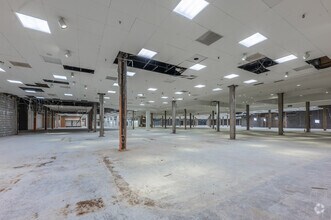 100 Mall Dr, Steubenville, OH for lease Interior Photo- Image 2 of 16