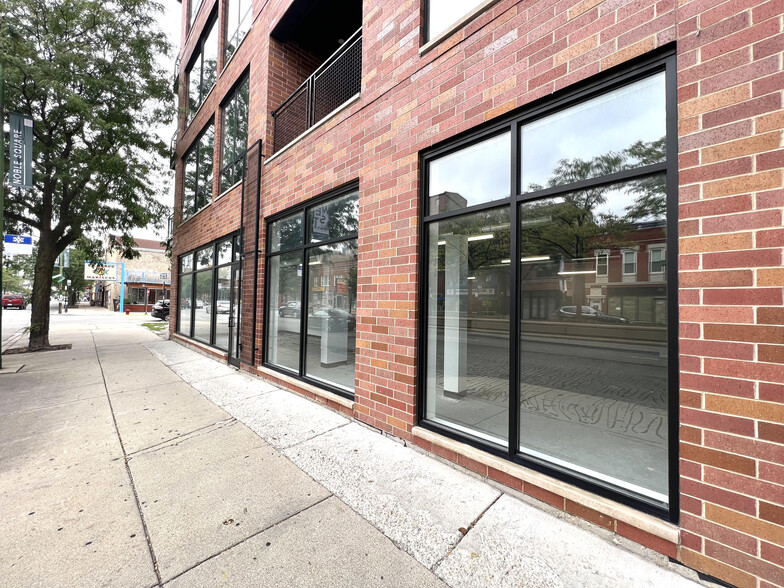 1011-1023 N Ashland Ave, Chicago, IL for lease - Building Photo - Image 2 of 3