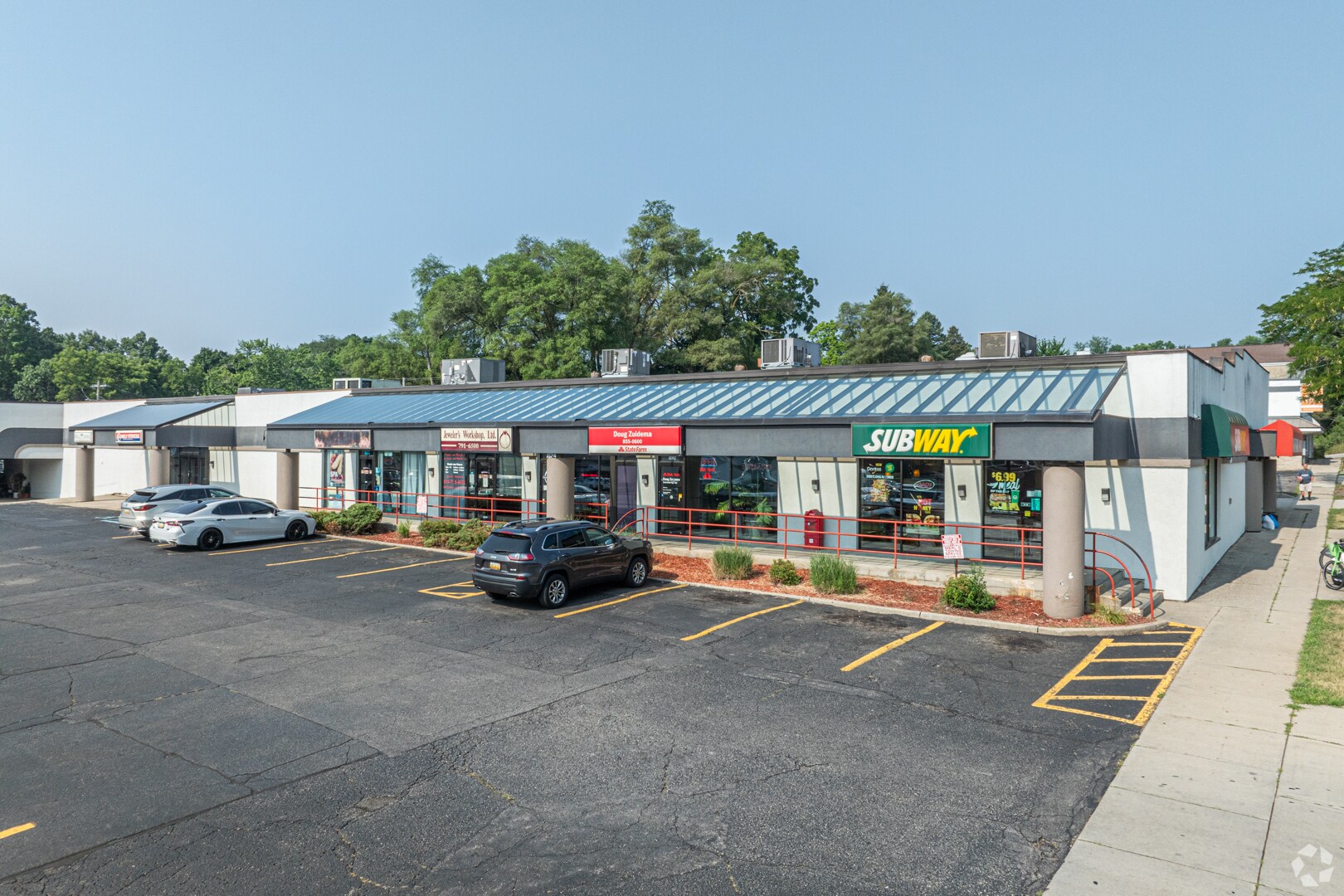 1612-1628 Leonard St NW, Grand Rapids, MI for sale Primary Photo- Image 1 of 1