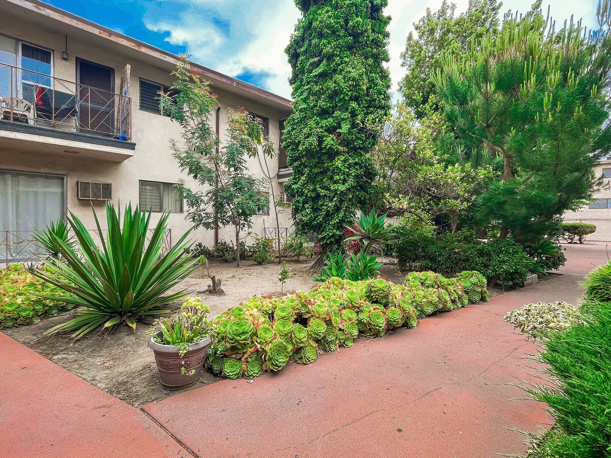 12310 Chandler Blvd, Valley Village, CA 91607 Prime Valley Village