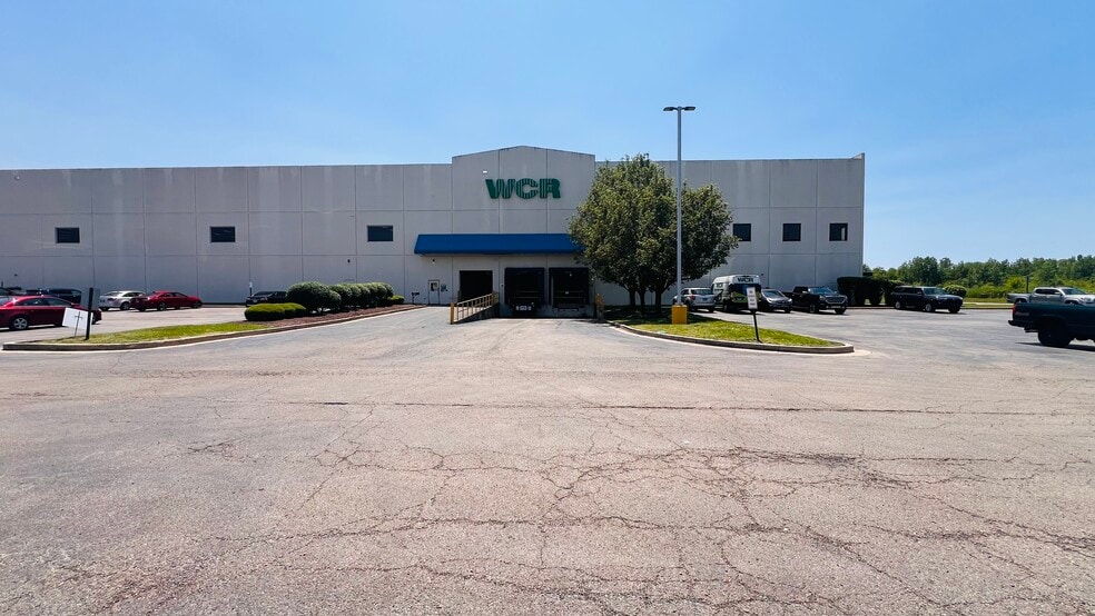 2377 Commerce Center Blvd, Fairborn, OH for lease - Building Photo - Image 1 of 3