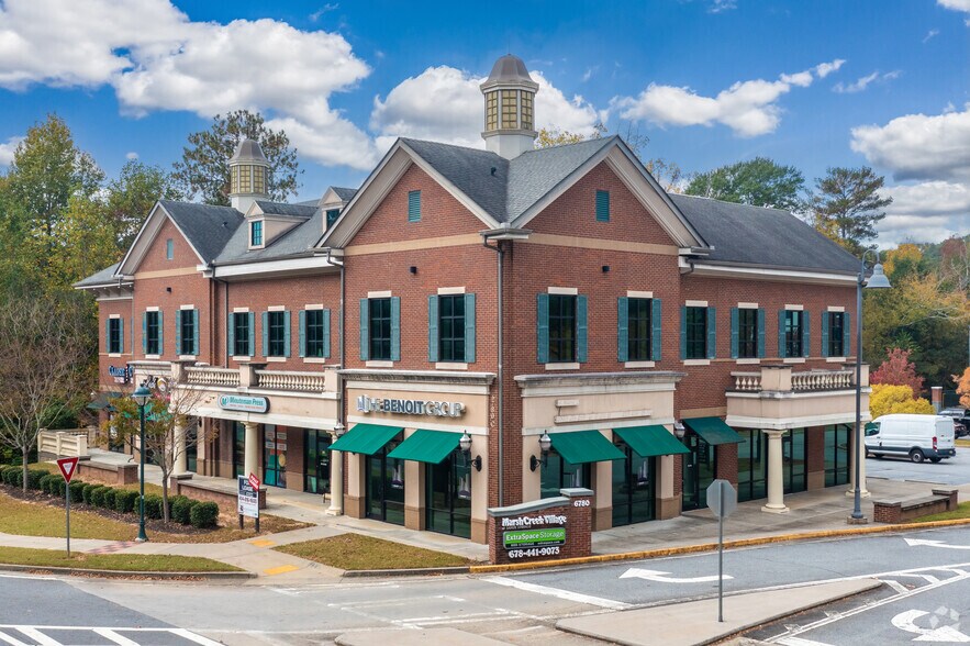 6780 NE Roswell Rd, Atlanta, GA for lease - Building Photo - Image 2 of 11