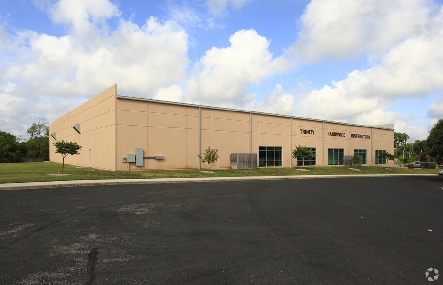 5925 Dillard Cir, Austin, TX for sale - Primary Photo - Image 1 of 1