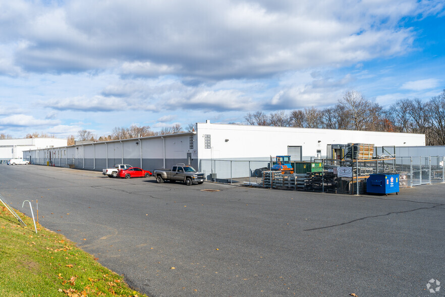 1139 Lehigh Ave, Whitehall, PA for lease - Building Photo - Image 2 of 8