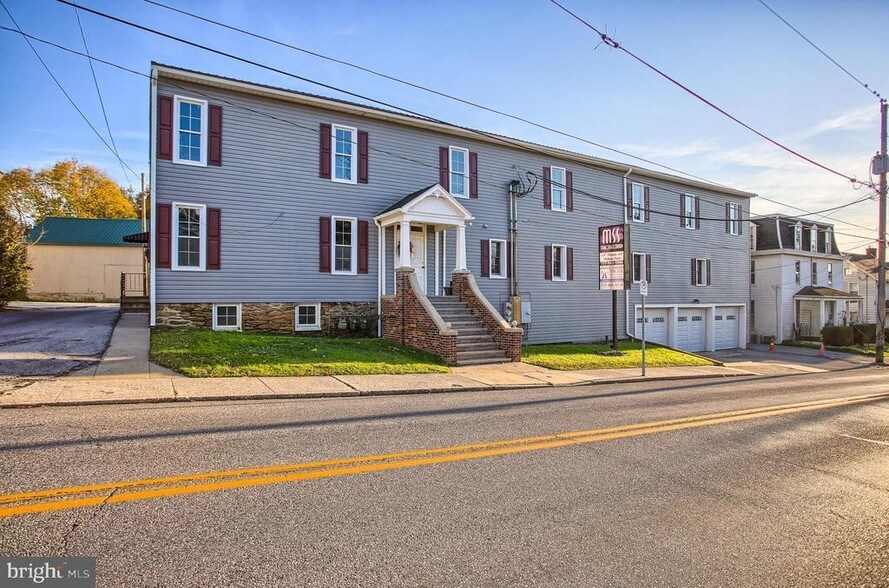 6 W Pennsylvania Ave, Stewartstown, PA 17363