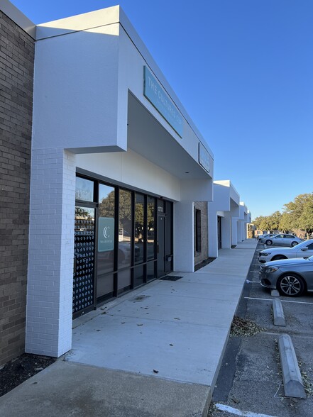 13731-13745 Omega Dr, Farmers Branch, TX for lease - Building Photo - Image 1 of 7