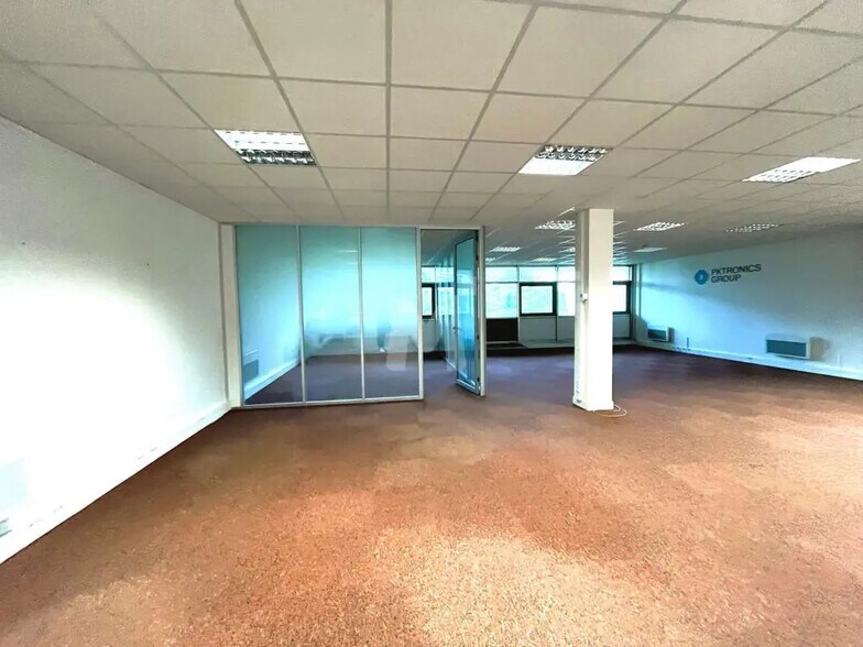 Office in Lisses for lease - Interior Photo - Image 3 of 12