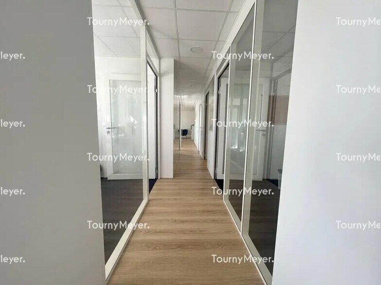 Office in Nantes for lease - Interior Photo - Image 3 of 8