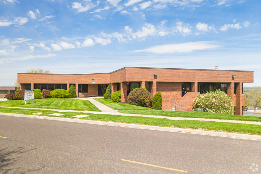 8600 W 110th St, Overland Park, KS for lease - Building Photo - Image 2 of 5