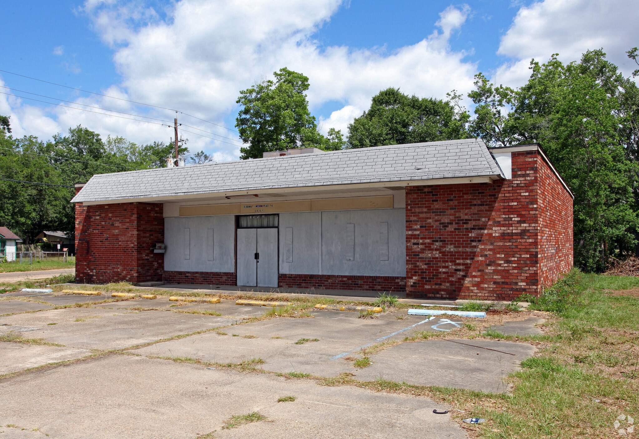174 Thompson Blvd, Chickasaw, AL for sale Primary Photo- Image 1 of 1