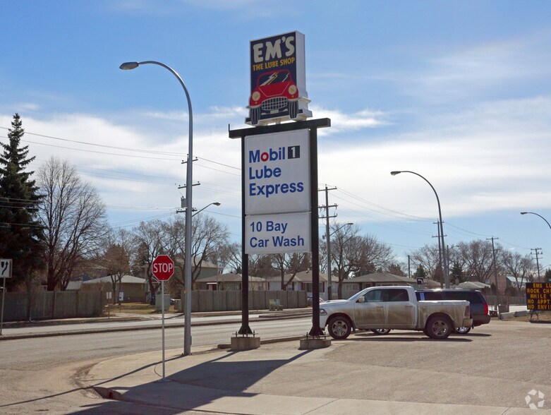 9909 69th Ave NW, Edmonton, AB for sale - Building Photo - Image 2 of 3