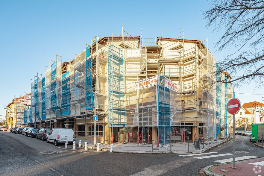 Retail in Lyon for sale - Primary Photo - Image 1 of 2