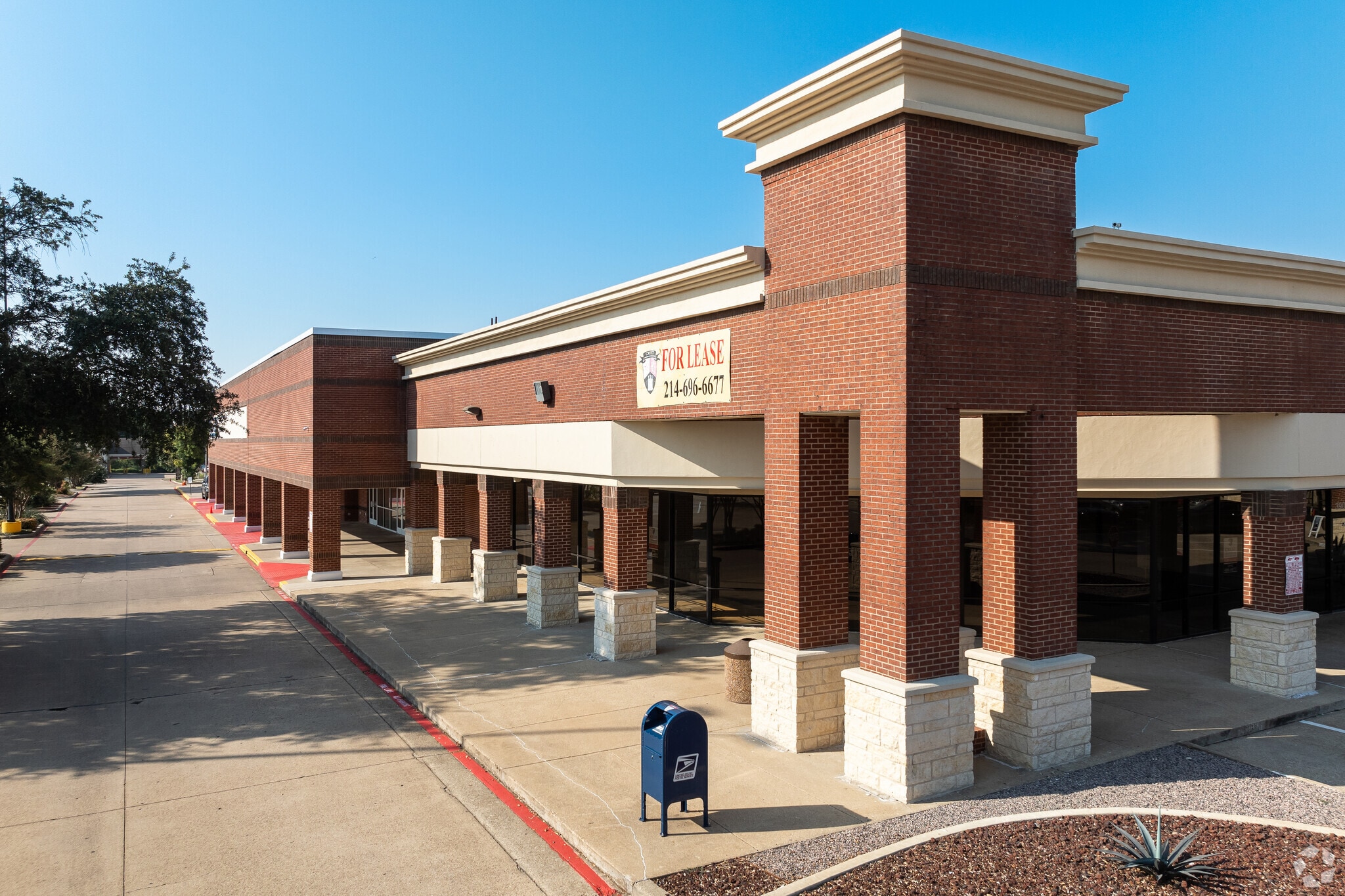 901 N Polk St, DeSoto, TX for lease Building Photo- Image 1 of 4