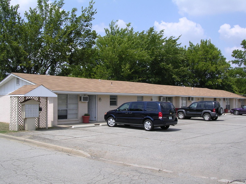 100 Georgia Pl, Poteau, OK for sale - Building Photo - Image 2 of 2