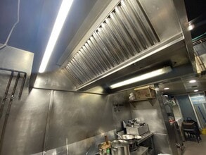 Retail in Barcelona, Barcelona for lease Interior Photo- Image 2 of 3