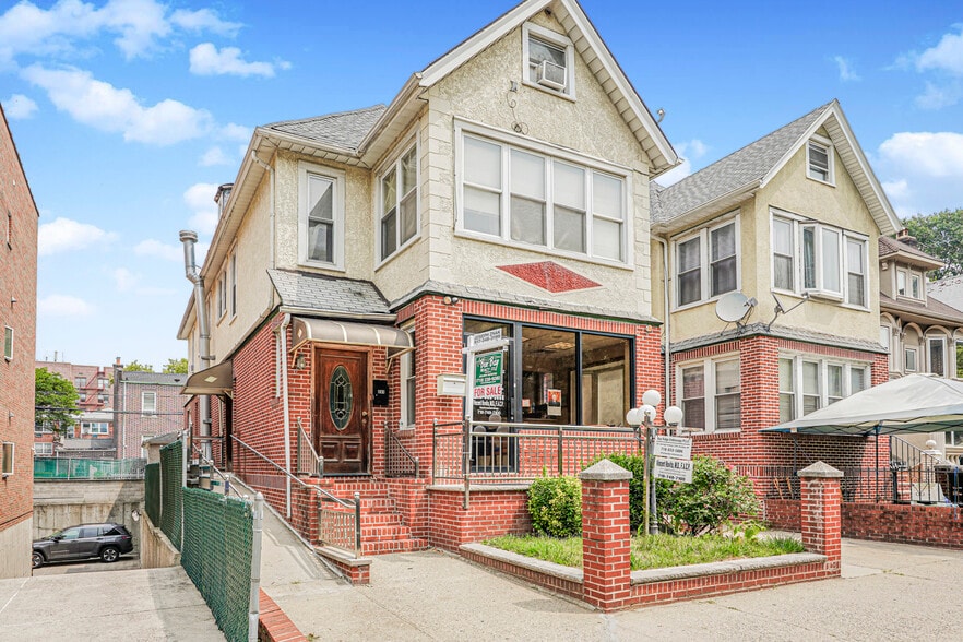 237 Bay Ridge Pky, Brooklyn, NY for sale - Building Photo - Image 1 of 36