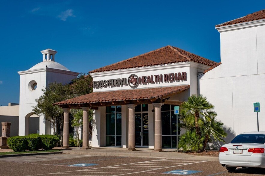 8607 McPherson Rd, Laredo, TX for lease - Building Photo - Image 3 of 28