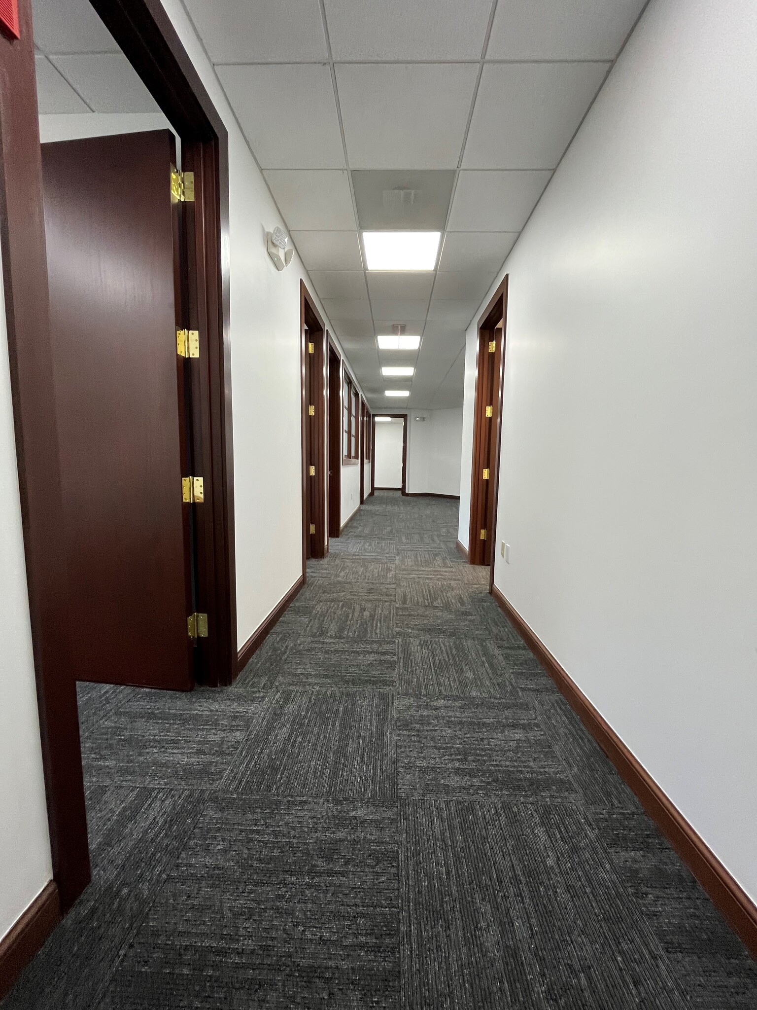 1800 NW Corporate Blvd, Boca Raton, FL for lease Interior Photo- Image 1 of 7