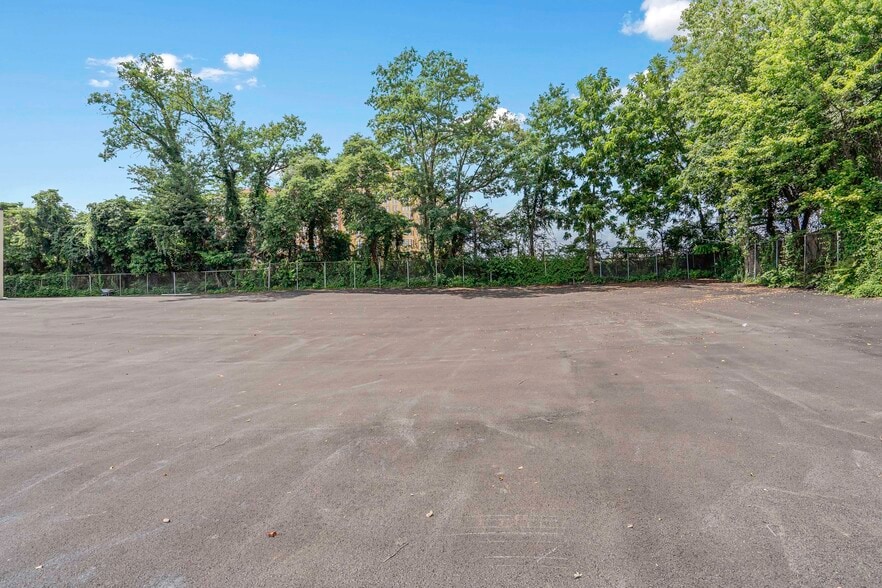 2355 Lewis Ave, Rockville, MD for lease - Building Photo - Image 3 of 21