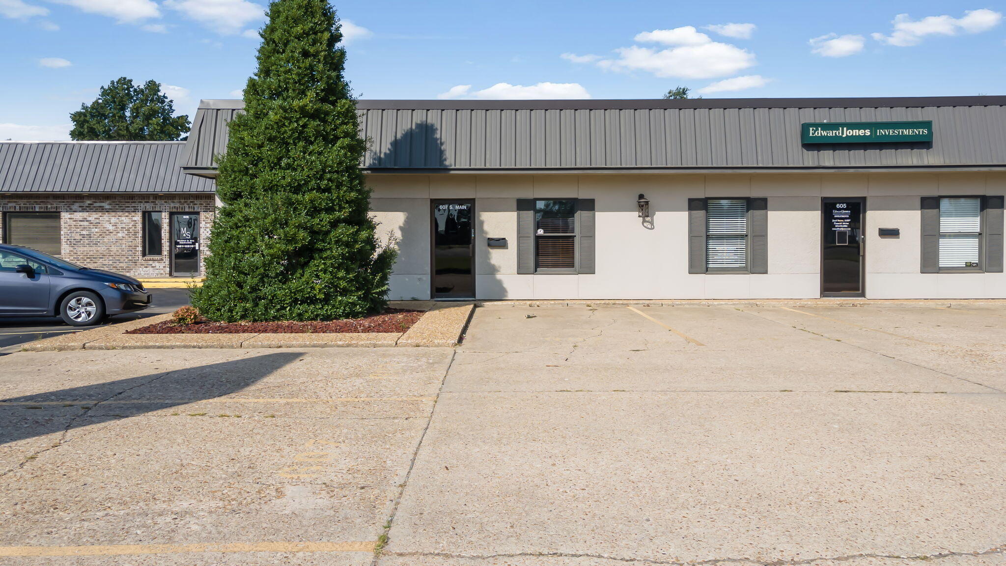 607 S Main St, Sikeston, MO for lease Building Photo- Image 1 of 23