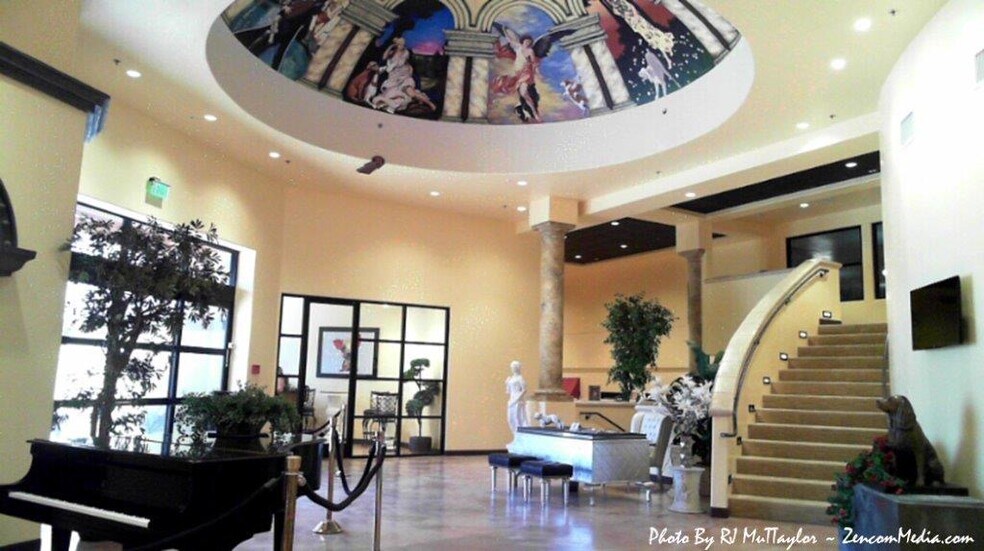 73600 Alessandro Dr, Palm Desert, CA for sale - Interior Photo - Image 2 of 26