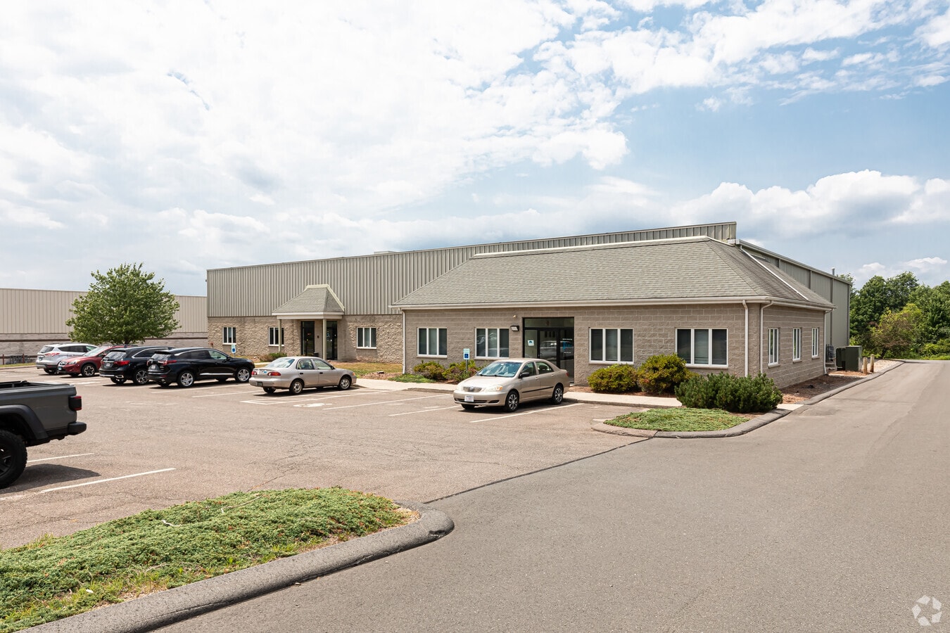 11 Kenny Roberts Memorial Dr, Suffield, CT 06078