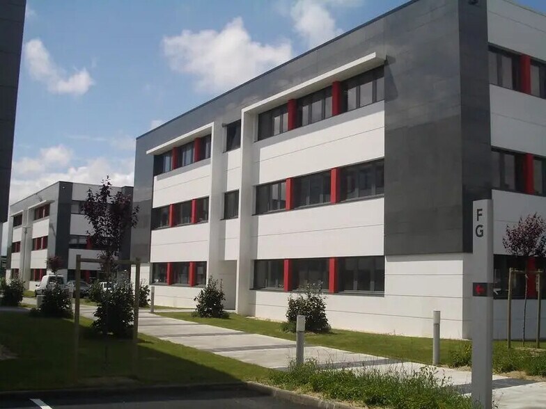 275 Boulevard Marcel Paul, Saint-Herblain for lease - Building Photo - Image 3 of 9