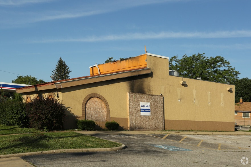 4450 Rocky River Dr, Cleveland, OH for lease - Primary Photo - Image 2 of 18