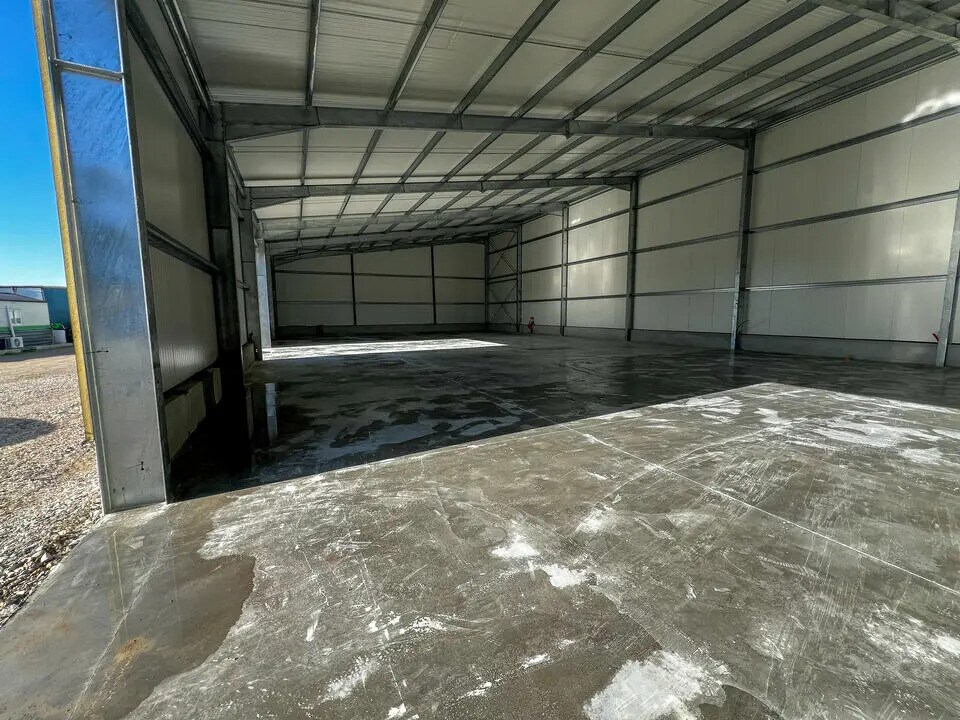 Industrial in Cavaillon for lease Interior Photo- Image 1 of 8