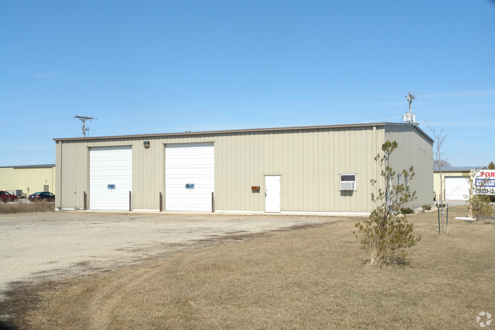 245 Industrial Dr, Omro, WI for sale Primary Photo- Image 1 of 1