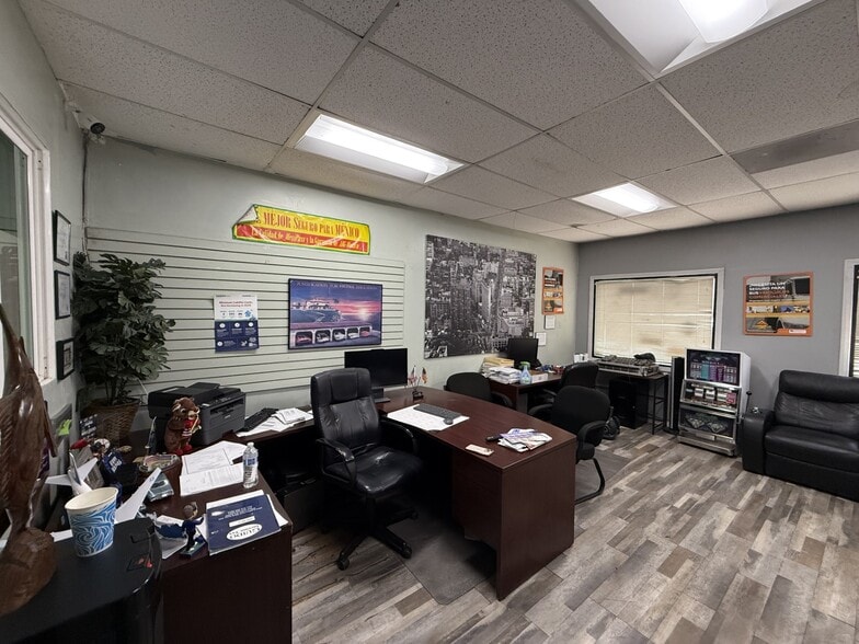 10548 Victory Blvd, North Hollywood, CA for sale - Building Photo - Image 3 of 8