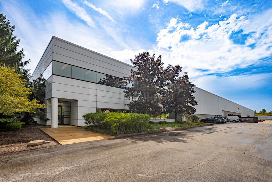 30725 Solon Industrial Pky, Solon, OH for lease - Building Photo - Image 1 of 3