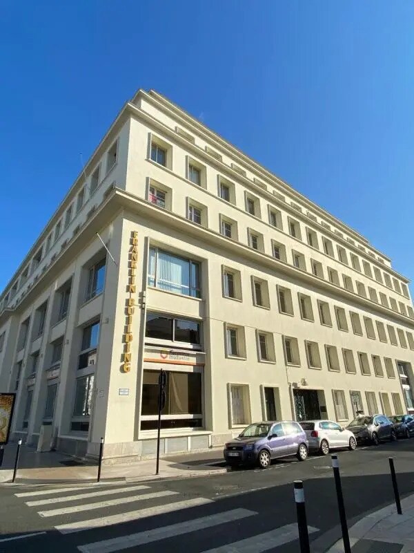 Location Bureaux 649 m² - Photo 1