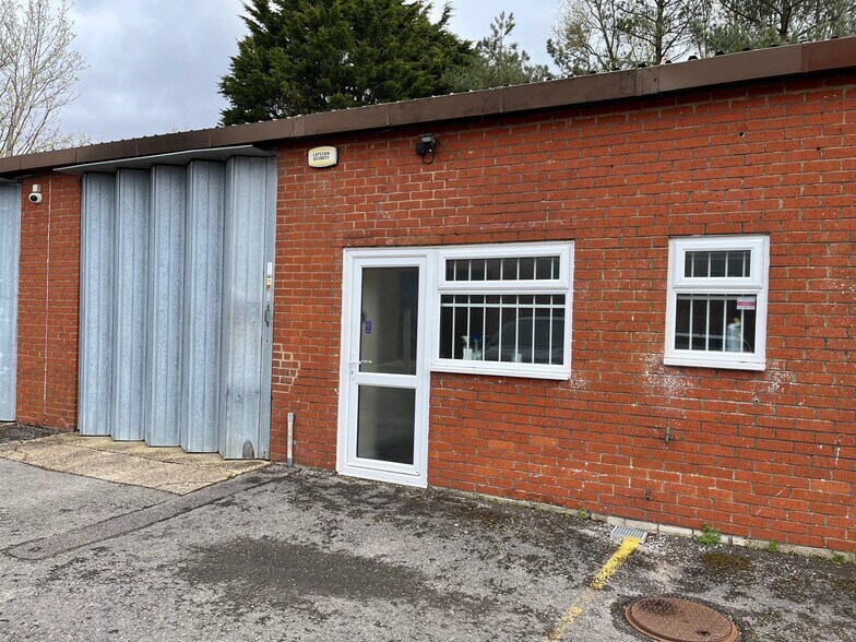 Queensway, New Milton, BH25 3NN