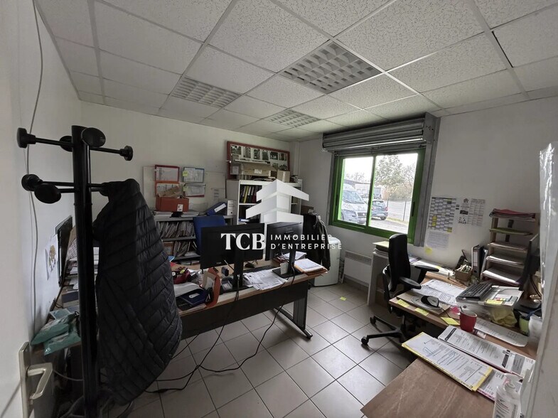 Flex in Haute-Goulaine for lease - Interior Photo - Image 3 of 8