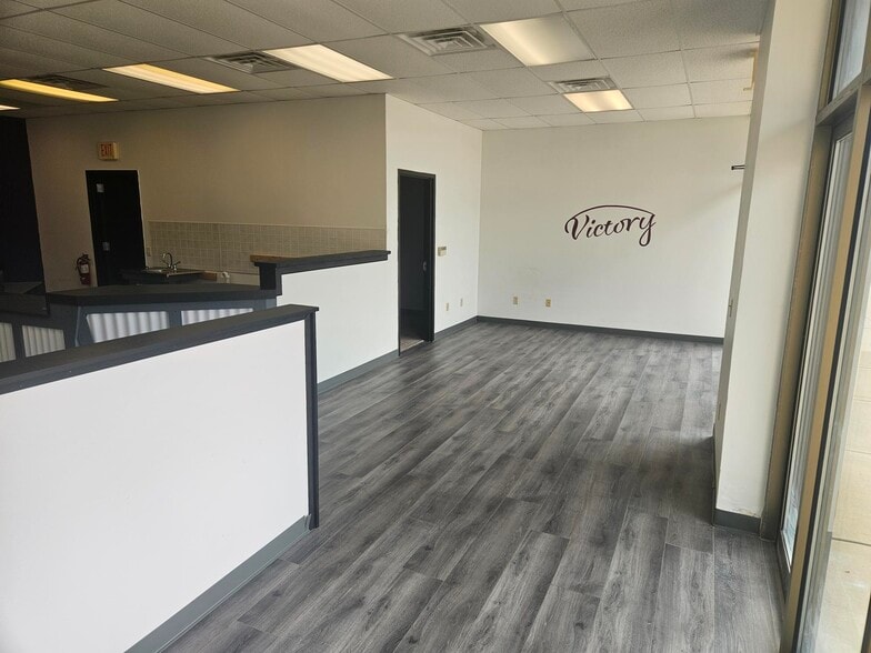 120-180 S Western Ave, Juneau, WI for lease - Building Photo - Image 2 of 8