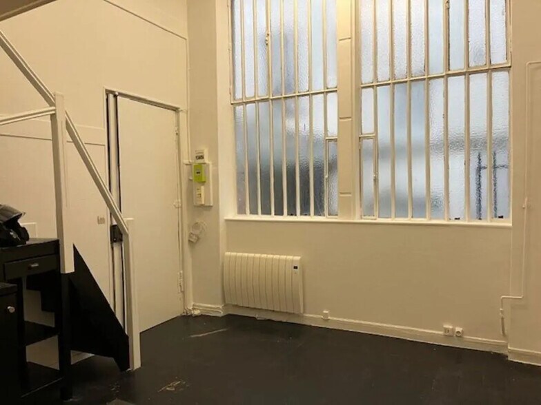 18 Rue De Tourtille, Paris for lease - Interior Photo - Image 2 of 6