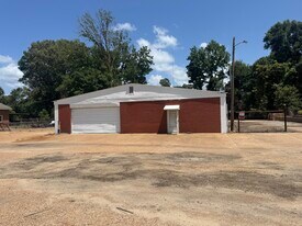 335 Lower Woodville Rd, Natchez MS - Convenience Store